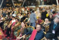 Amsakar Achmad-Li Claudia Chandra dan Ansar Ahmad-Nyanyang Haris Pratamanura saat menghadiri Pesta Bangsi Batak Marsada. Foto: INIKEPRI.COM