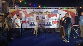 silaturahmi bersama pasangan Calon Gubernur Kepulauan Riau, Ansar Ahmad dan Nyanyang Harris Pratamura (SAYANG), serta pasangan Calon Wali Kota dan Wakil Wali Kota Batam, Amsakar Achmad dan Li Claudia Chandra (ASLI), di komplek I-City Tiba, Kecamatan Sekupang, Minggu (4/11) malam. Foto: INIKEPRI.COM