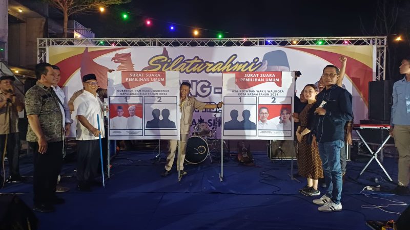 silaturahmi bersama pasangan Calon Gubernur Kepulauan Riau, Ansar Ahmad dan Nyanyang Harris Pratamura (SAYANG), serta pasangan Calon Wali Kota dan Wakil Wali Kota Batam, Amsakar Achmad dan Li Claudia Chandra (ASLI), di komplek I-City Tiba, Kecamatan Sekupang, Minggu (4/11) malam. Foto: INIKEPRI.COM