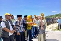Cen Sui Lan Jarmin disambut dengan senang oleh warga seluan. Foto: INIKEPRI.COM