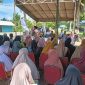 Mantan Bupati Natuna Daeng Rusnadi turut mendampingi Paslon no urut I, Cen Sui Lan - Jarmin Sidik  saat melakukan kampanye dialogis terbuka, di desa Gunung Durian, Selasa (5/11/2024). Foto: INIKEPRI.COM