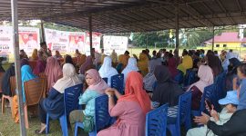 Daeng Rusnadi Dalam rangkaian kampanye pada Selasa, 5 November 2024, mantan Bupati Natuna ini hadir di sejumlah titik di wilayah Kelarik, Kecamatan Bunguran Utara, mengajak masyarakat untuk mendukung pasangan nomor urut 1 tersebut. Foto: INIKEPRI.COM