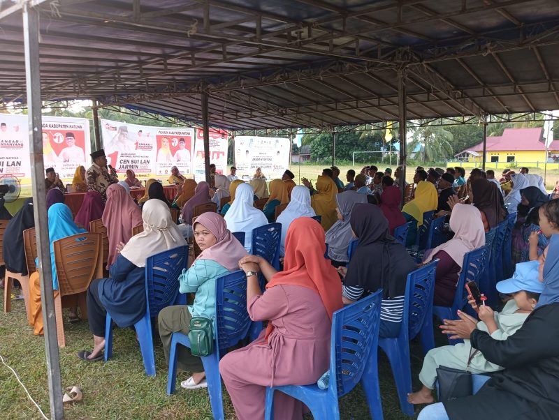 Daeng Rusnadi Dalam rangkaian kampanye pada Selasa, 5 November 2024, mantan Bupati Natuna ini hadir di sejumlah titik di wilayah Kelarik, Kecamatan Bunguran Utara, mengajak masyarakat untuk mendukung pasangan nomor urut 1 tersebut. Foto: INIKEPRI.COM