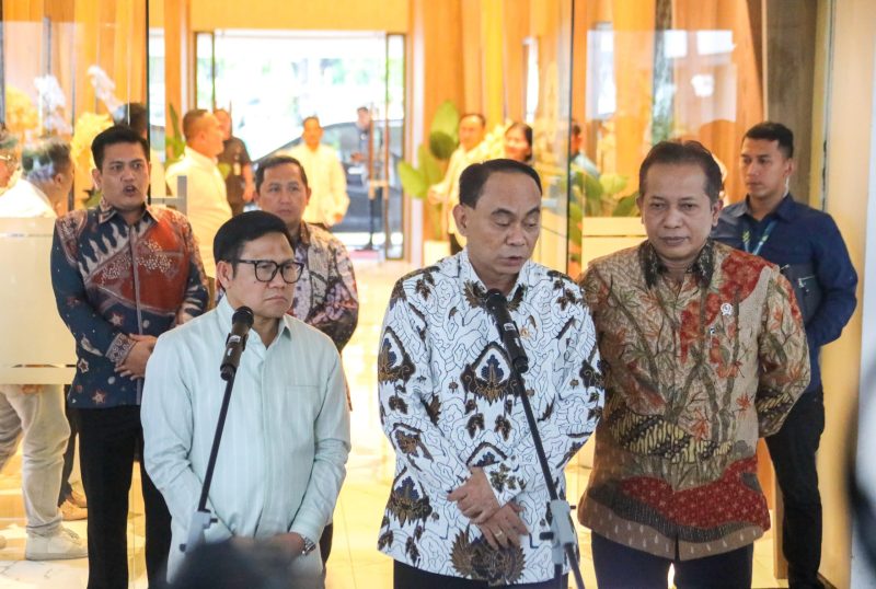 Menko PM Abdul Muhaimin Iskandar bersama Menteri Koperasi Budi Arie Setiadi. Foto: KemenkoPM