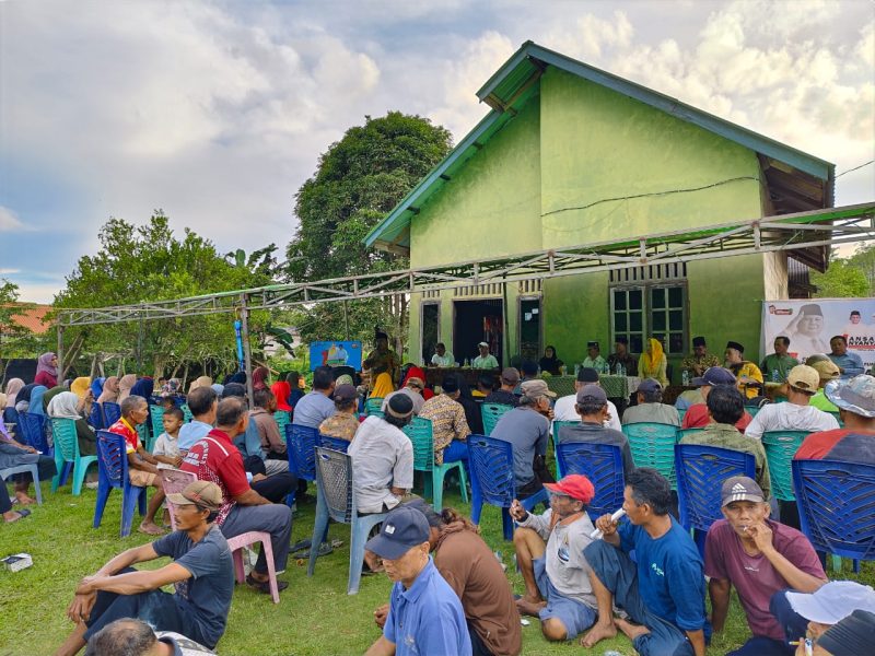 Pasangan Bupati dan Wakil Bupati Natuna nomor urut satu, Cen Sui Lan - Jarmin Sidik (Cermin) melaksanakan kampanye di Desa Gunung Putri, Kecamatan Bunguran Batubi, Rabu, 6 November 2024. Foto: INIKEPRI.COM