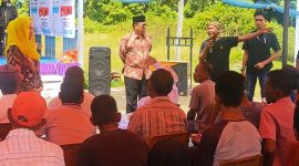 Bunyamin alias Pakle, mengucapkan terimakasih kepada Cen Sui Lan atas pembangunan jalan penghubung Sededap-Teluk Labuh melalui program PISEW tahun 2023. Foto: INIKEPRI.COM
