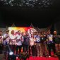 Calon Walikota Batam Amsakar Achmad bersama calon Wakil Walikota Li Claudia Chandra, yang dikenal dengan pasangan ASLI, mendapatkan sambutan hangat saat menghadiri acara silaturahmi Urang Awak di SP Plaza Batu Aji, Sabtu (9/11/2024) malam. Foto: INIKEPRI.COM