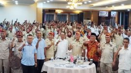 Calon Wali Kota Batam Amsakar Achmad dan Calon Wakil Gubernur Nyayang Haris Pratamura menghadiri deklarasi dan konsolidasi Pejuang Purnawirawan Indonesia Raya (PPIR) di Hotel Golden View, pada Minggu (10/10/2024) pagi. Foto: INIKEPRI.COM