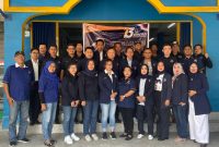 Ketua DPD Partai NasDem Kota Batam Amsakar Achmad dan pengurus berfoto bersama. Foto: INIKEPRI.COM