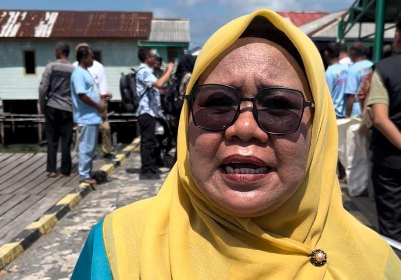 Warga Pulau Tiga, Robatyah. Foto: INIKEPRI.COM