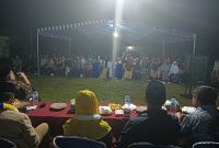 Pasangan nomor urut I, Cen Sui Lan - Jarmin Sidik, melakukan kampanye Dialogis di desa Kelanga, Kamis malam, 14/11/2024. Foto; INIKEPRI.COM