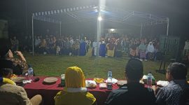 Pasangan nomor urut I, Cen Sui Lan - Jarmin Sidik, melakukan kampanye Dialogis di desa Kelanga, Kamis malam, 14/11/2024. Foto; INIKEPRI.COM