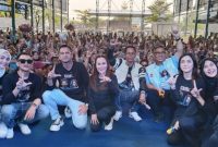 Amsakar Achmad-Li Claudia Chandra bersama Raffi Ahmad dkk berswafoto di kampanye ASLI di SP Plaza. Foto: INIKEPRI.COM
