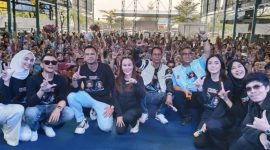 Amsakar Achmad-Li Claudia Chandra bersama Raffi Ahmad dkk berswafoto di kampanye ASLI di SP Plaza. Foto: INIKEPRI.COM