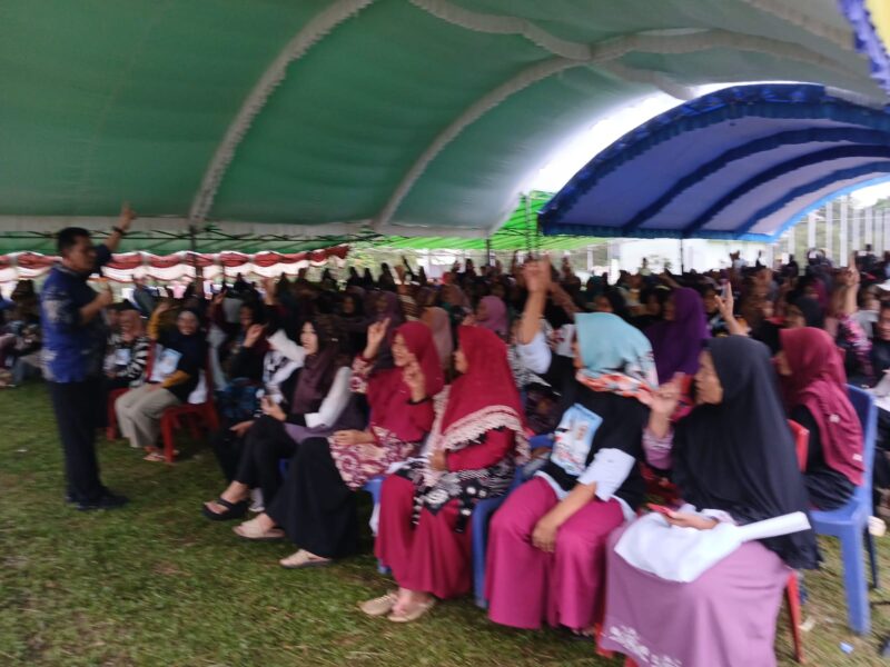 Calon Gubernur Kepri Nomor Urut 1, Ansar Ahmard Nyanyang menggelar kampanye Akbar di Lapangan Astaka Gunung Putri, Kecamatan Bunguran Batubi, Kabupaten Natuna, Selasa (19/11/2024). Foto: INIKEPRI.COM