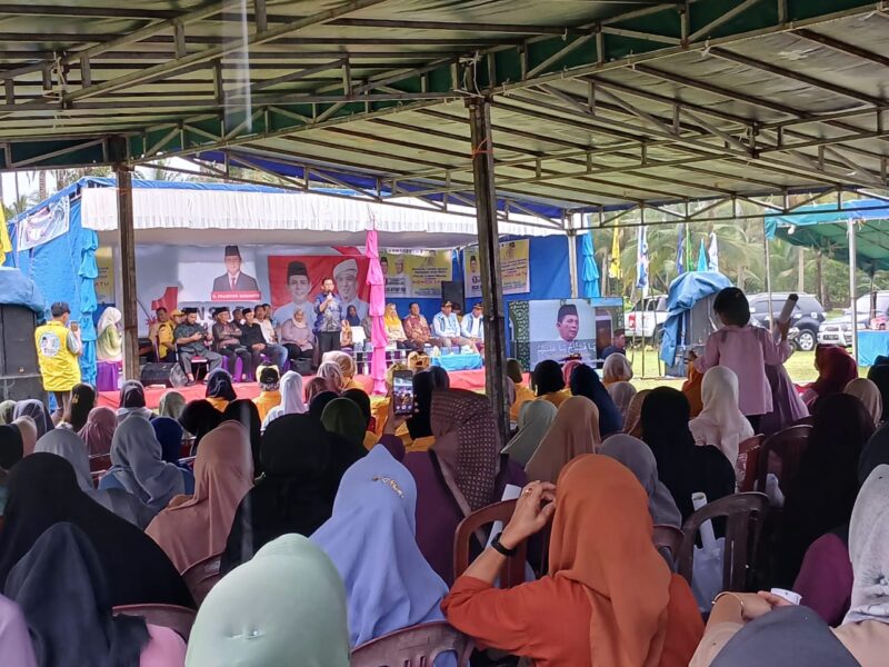 Calon Gubernur Kepri Nomor Urut 1, Ansar Ahmard Nyanyang menggelar kampanye Akbar di Kelarik, Kecamatan Bunguran Utara, Kabupaten Natuna, Selasa (19/11/2024). Foto: INIKEPRI.COM