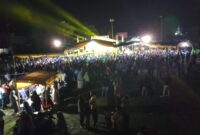 Seribuan warga menghadiri acara kampanye Akbar Pasangan Calon Gubernur Keperi Nomor Urut 1, Ansar Ahmad - Nyanyang di Lapangan Bola Kaki Sri Srindit Ranai, Kecamatan Bunguran Timur, Rabu (20/11/2024) malam. Foto: INIKEPRI.COM