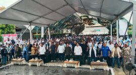 Ribuan warga membludak saat menghadiri kegiatan Konsolidasi dan Apel Siaga ASLI SAYANG Kota Batam menang Pilkada 2024. Foto: INIKEPRI.COM
