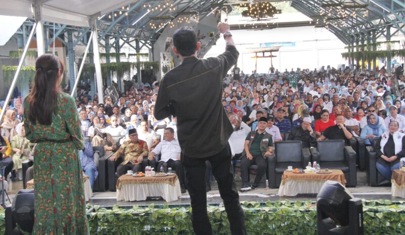 Amsakar Achmad dan Li Claudia Chandra di Konsolidasi relawan ASLI-SAYANG. Foto: INIKEPRI.COM