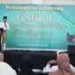 Amsakar Achmad membuka secara resmi Festival Bunda Tanah Melayu Riau Lingga Ke-2 yang ditaja Perkumpulan Selingsing (Senayan Lingga Singkep) di Atrium C Mall Botania 2, Kamis (21/11) siang. Foto; INIKEPRI.COM