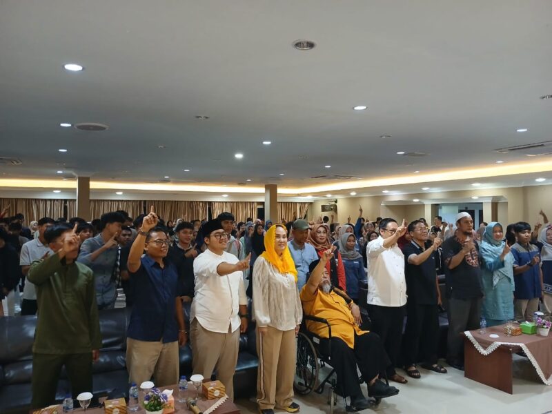 Pasangan Calon Bupati Natuna Nomor Urut 1, Cen Sui Lan - Jarmin menggelar kampanye dialogis dengan Generasi Muda (Gen Z) dan Mahasiswa STAI Natuna di Natuna Hotel Jumat (22/11/2024). Foto: INIKEPRI.COM