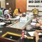 Dalam rangka menghadapi seleksi Computer Assisted Test (CAT) untuk Pegawai Pemerintah dengan Perjanjian Kerja (PPPK), Badan Kepegawaian Daerah (BKD) dan KORPRI Provinsi Kepulauan Riau memberikan dukungan moral dan motivasi kepada tenaga honorer di lingkungan pemerintah daerah. Kepala BKD dan KORPRI, Yeny Trisia Isabella, menyampaikan pentingnya persiapan mental dan kepercayaan diri bagi para peserta seleksi. Foto; Diskominfo Kepri