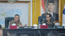 Menjelang pemungutan suara Pilkada Serentak 2024 pada (27/11/2024) mendatang, Wakil Menteri Koordinator Bidang Politik dan Keamanan (Wamenko Polkam), Lodewijk Freidrich Paulus, memastikan bahwa seluruh kementerian dan lembaga yang terlibat dalam penyelenggaraan Pilkada telah siap untuk melaksanakan tugas maasing-maasing, Jakarta, Sabtu (23/11/2024). Foto. Humas Kemenko Polkam.