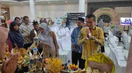 Sekretaris Daerah (Sekda) Kota Tanjungpinang, Zulhidayat resmi membuka kegiatan Expo Jaringan Sekolah Islam Terpadu (JSIT) di Tanjungpinang City Centre (TCC), Sabtu (2/11/2024). Foto: Diskominfo Tanjungpinang