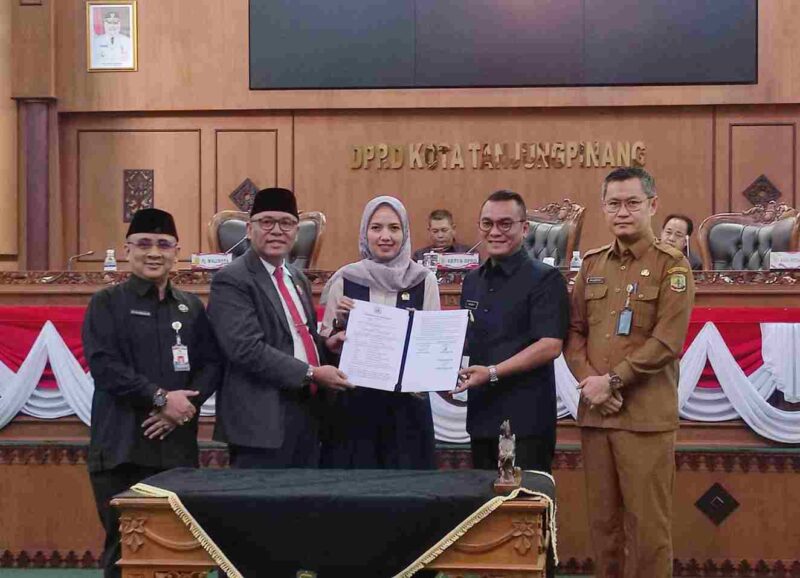 Dewan Perwakilan Rakyat Daerah (DPRD) Kota Tanjungpinang sahkan Anggaran Pendapatan dan Belanja Daerah (APBD) tahun anggaran 2025. Foto: Diskominfo Tanjungpinang