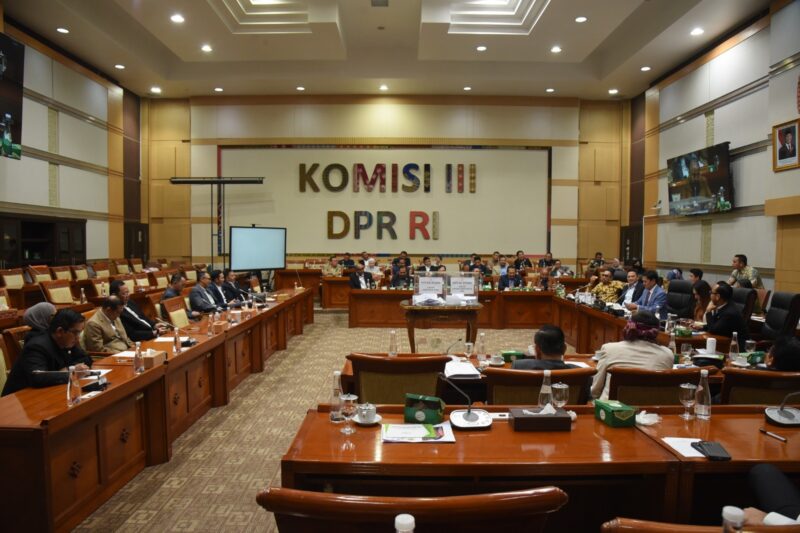 Suasana pemungutan suara di Komisi III DPR RI untuk menentukan komisioner sekaligus Ketua Komisi Pemberantasan Korupsi (KPK) periode 2024-2029 di Ruang Rapat Komisi III Foto: Dok DPR RI