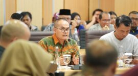 Pelaksana Tugas (Plt.) Direktur Jenderal Pendidikan Vokasi, Tatang Muttaqin, dalam Bincang Santai dengan Media terkait “Kondisi Tenaga Kerja Lulusan Pendidikan Vokasi di Indonesia”. Foto: Dok Kemendikdasmen