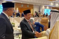 Wakil Menteri Luar Negeri (Wamenlu) RI Anis Matta (tengah) di sela-sela Pertemuan Persiapan Konferensi Tingkat Tinggi (KTT) Luar Biasa OKI-Liga Arab di Riyadh, Arab Saudi, pada Minggu (10/11/2024) waktu setempat. Foto: ANTARA/HO-Kemlu RI