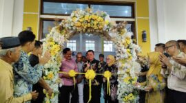 Gubernur Kepulauan Riau Ansar Ahmad, Minggu (24/11/2024) pagi meresmikan Gedung Balai Pertemuan Darussalam yang terletak di Kelurahan Pamak, Kecamatan Tebing, Kabupaten Karimun. Foto: Diskominfo Kepri