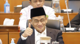 Wakil Menteri Agama Romo HR Muhammad Syafii optimis Biaya Perjalanan Ibadah Haji (Bipih) yang dibayar jemaah Indonesia bisa di bawah Rp56juta. Hal ini ditegaskan Wamenag saat menjawab pertanyaan wartawan usai menghadiri Rapat Kerja Kementerian Agama dengan Komisi VIII DPR RI bidang keagamaan di Senayan, Jakarta. Foto Istimewa/Humas Kemenag