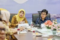 Badan Pusat Statistik (BPS) Provinsi Kepulauan Riau mencatat sejumlah perkembangan ekonomi dan pariwisata di Provinsi Kepulauan Riau pada bulan November 2024. Dalam konferensi persnya di Kantor BPS Kepri, Senin (2/12). Kepala BPS Kepri Margaretha Ari Anggorowati memaparkan data terkini mengenai Indeks Harga Konsumen (IHK), Nilai Tukar Petani (NTP), transportasi dan pariwisata. Foto: Diskominfo Kepri 