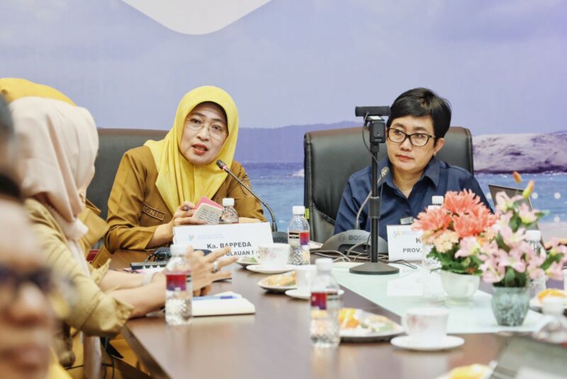 Badan Pusat Statistik (BPS) Provinsi Kepulauan Riau mencatat sejumlah perkembangan ekonomi dan pariwisata di Provinsi Kepulauan Riau pada bulan November 2024. Dalam konferensi persnya di Kantor BPS Kepri, Senin (2/12). Kepala BPS Kepri Margaretha Ari Anggorowati memaparkan data terkini mengenai Indeks Harga Konsumen (IHK), Nilai Tukar Petani (NTP), transportasi dan pariwisata. Foto: Diskominfo Kepri 