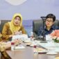 Badan Pusat Statistik (BPS) Provinsi Kepulauan Riau mencatat sejumlah perkembangan ekonomi dan pariwisata di Provinsi Kepulauan Riau pada bulan November 2024. Dalam konferensi persnya di Kantor BPS Kepri, Senin (2/12). Kepala BPS Kepri Margaretha Ari Anggorowati memaparkan data terkini mengenai Indeks Harga Konsumen (IHK), Nilai Tukar Petani (NTP), transportasi dan pariwisata. Foto: Diskominfo Kepri 