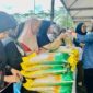 Operasi Pasar Reguler yang digelar Dinas Perdagangan dan Perindustrian (Disdagin) Kota Tanjungpinang di halaman Mal Pelayanan Publik, Kecamatan Tanjungpinang Barat, Minggu (15/12/2024), disambut antusias masyarakat. Foto: Diskominfo Tanjungpinang 