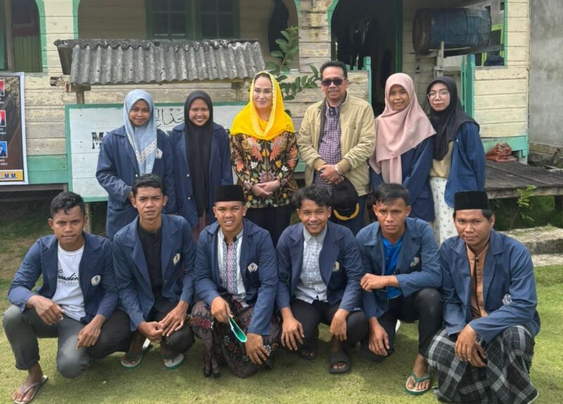 Bupati dan Wakil Bupati terpilih Cen Sui Lan - Jarmin Sidik mengunjungi masyarakat Kelarik dan warga Segeram yang berada di kecamatan Bunguran Utara dan Bunguran Barat, Kamis (5/11/2024). Foto: INIKEPRI.COM