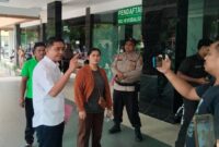 Tomas Lature saat di RS. ST Elizabeth Batam Kota. Foto: INIKEPRI.COM 