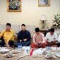 Wakil Wali Kota Batam, Amsakar Achmad, menghadiri acara pengiriman doa 100 hari wafatnya Almarhum Dato' Nyat Kadir di kediaman beliau di Tiban 1 Blok D No. 194, Kecamatan Sekupang, pada Senin malam (9/12). Foto: INIKEPRI.COM