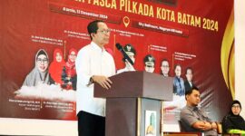 Wakil Wali Kota Batam Amsakar Achmad menghadiri seminar yang ditaja Pascasarjana dan Fakultas Hukum Universitas Riau Kepulauan (Unrika) bersama Forum Kewaspadaan Dini Masyarakat (FKDM) Kota Batam, di Sky Ballroom Nagoya Hill Hotel, Kamis (12/12/2024). Foto: INIKEPRI.COM