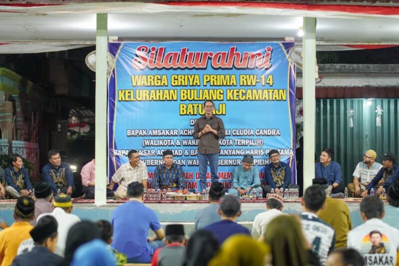 Wali Kota Batam terpilih Amsakar Achmad saat silaturahmi dengan warga Perumahan Griya Prima, Senin (16/12) malam. Foto: INIKEPRI.COM