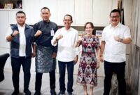 Amsakar Achmad dan Li Claudia Chandra bertemu Kepala Kantor Imigrasi Kelas I Khusus TPI Batam, Hajar Aswad di Kantor Imigrasi Batam, Selasa  (17/12) sore. Foto: INIKEPRI.COM