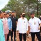 Wakil Wali Kota Batam Amsakar Achmad saat meninjau TPA Telagapunggur. Foto: INIKEPRI.COM