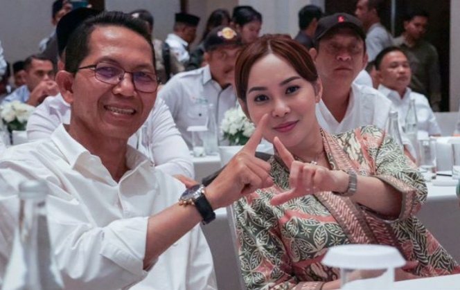 Amsakar Achmad - Li Claudia Chandra. Foto: INIKEPRI.COM