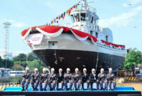 Dalam rangka mendukung visi Presiden Republik Indonesia, Tentara Nasional Indonesia Angkatan Laut (TNI AL) kembali memperkuat armadanya dengan peluncuran kapal Harbour Tug hasil produksi dalam negeri, Sabtu (14/12/2024). Foto. tni.mil.id