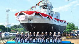 Dalam rangka mendukung visi Presiden Republik Indonesia, Tentara Nasional Indonesia Angkatan Laut (TNI AL) kembali memperkuat armadanya dengan peluncuran kapal Harbour Tug hasil produksi dalam negeri, Sabtu (14/12/2024). Foto. tni.mil.id