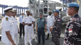 Setelah melaksanakan pelayaran selama lima hari dari Batam, Kapal Perang Republik Indonesia (KRI) Sultan Iskandar Muda-367 (KRI SIM-367) yang dikomandani oleh Letkol Laut (P) Anugerah Annurullah tiba di Port of Colombo, Sri Lanka, Sabtu (28/12/2024). Foto. tnial.mil.id