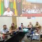 Pemerintah Kota (Pemko) Tanjungpinang menunjukkan komitmennya terus aktif mengikuti Rapat Koordinasi Pengendalian Inflasi yang diadakan Kementerian Dalam Negeri (Kemendagri) RI secara hybrid di Ruang Rapat Asisten II, Lt.2 Kantor Wali Kota Tanjungpinang, Senin (9/12/2024). Foto: Diskominfo Tanjungpinang 